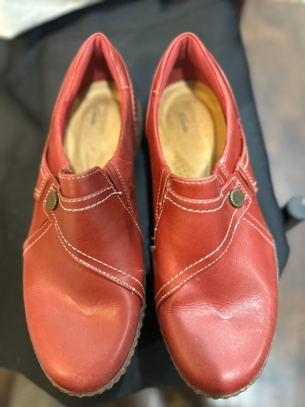 9.5W CLARKS RED COMFORT WALKING SHOES